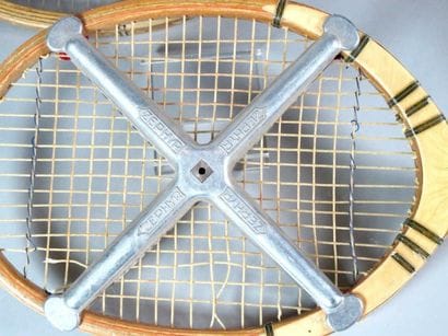 TENNIS. Deux raquettes de tennis en bois...