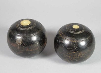 JEUX DE BALLE. Deux boules de Crown Green...
