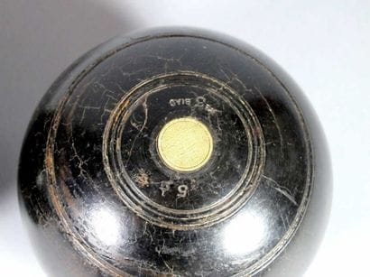JEUX DE BALLE. Deux boules de Crown Green...