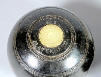 JEUX DE BALLE. Deux boules de Crown Green...