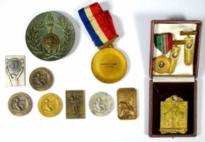 TIR A L'ARC. Lot de onze médailles en bronze...