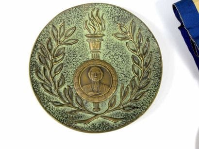 TIR A L'ARC. Lot de onze médailles en bronze...