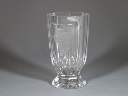 JEUX OLYMPIQUES / Paris 1924. Vase en cristal...