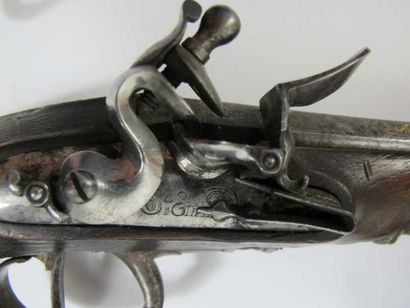 Paire de petits pistolets à silex d'officier...