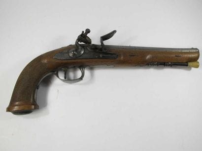 Paire de pistolets à silex d'officier. Canons...