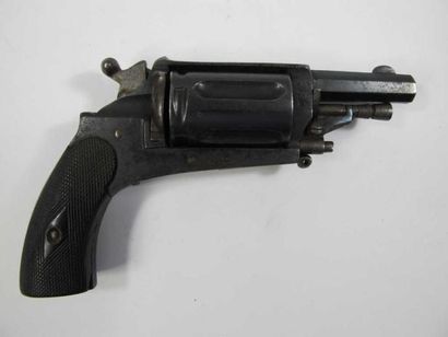 Revolver Bull Dog, cinq coups, calibre 6...
