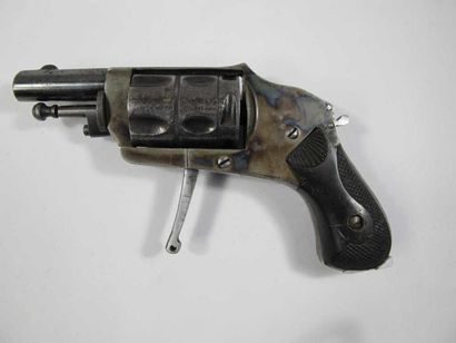 Revolver Hammerless, cinq coups, calibre...