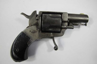Revolver Bull Dog, cinq coups, calibre 320....