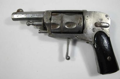 Deux revolvers Hammerless, cinq coups, calibre...