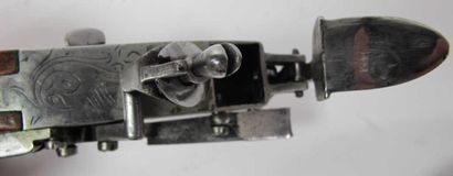 Briquet à silex à coffre gravé. rosse en...