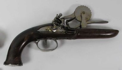 Pistolet éprouvette à silex. Garnitures en...