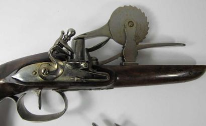 Pistolet éprouvette à silex. Garnitures en...