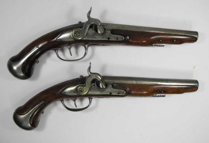 Paire de pistolets d'arçon à silex transformé...
