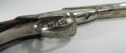 Deux pistolets: - à coffre à percussion,...