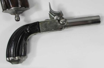 Pistolet à coffre à percussion. Canon rond,...