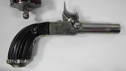 Pistolet à coffre à percussion. Canon rond,...