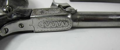 Pistolet à coffre à percussion. Canon rond,...