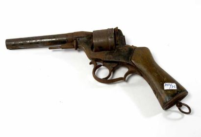 Deux revolvers: - à broche sytème Perrin,...