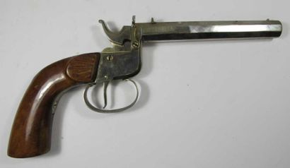 Deux pistolets: - Pistolet Sharps, quatre...