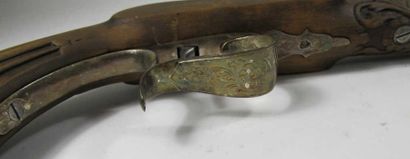 Deux pistolets: - Pistolet de tir, calibre...