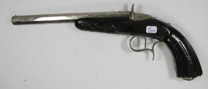 Deux pistolets de tir: - un coup, calibre...