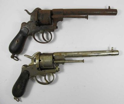 Deux revolvers à broche six coups calibre...
