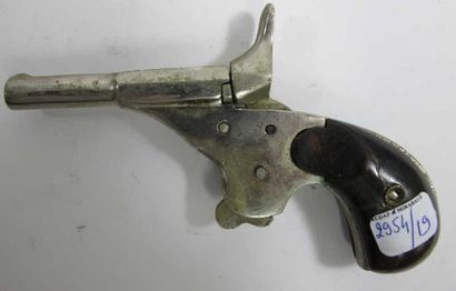 Lot comprenant: - Pistolet de cycliste, calibre...