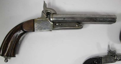 Lot: - Paire de pistolets à broche à coffre,...