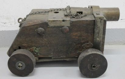Quatre maquettes de canon: - En fonte de...