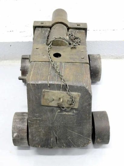 Quatre maquettes de canon: - En fonte de...