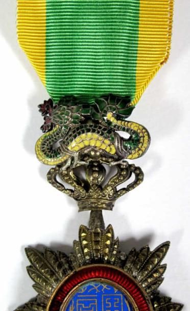 Annam
ORDRE DU DRAGON D'ANNAM Etoile de chevalier....