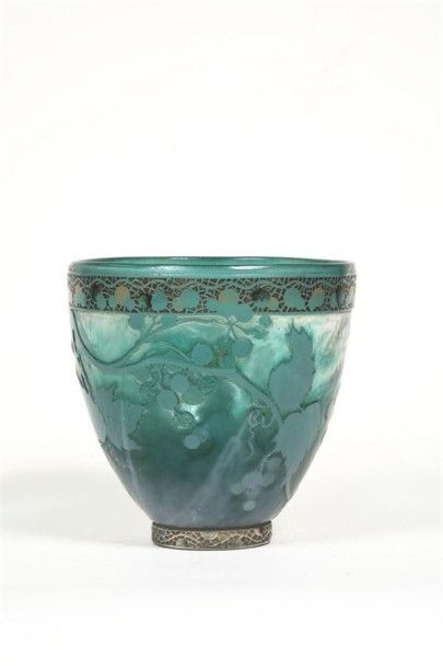 GALLÉ Émile (1846-1904)
Vase ovoïde sur talon...