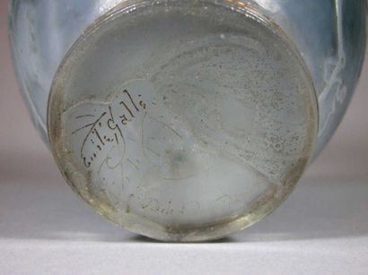GALLÉ Émile (1846-1904)
Vase ovoïde sur talon...