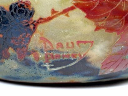 DAUM à Nancy
Coupe quadrilobée en verre marmoréen...