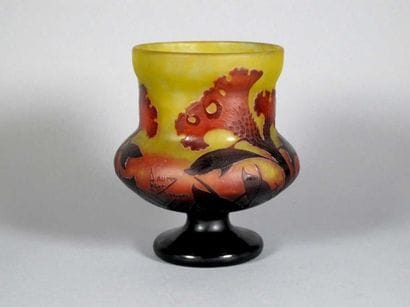 DAUM à Nancy
Vase cylindrique à base bombée...