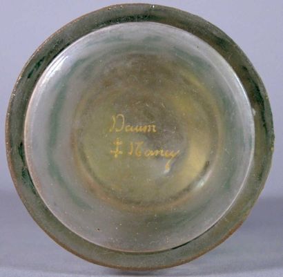 DAUM Nancy
Flacon cylindrique en verre partiellement...