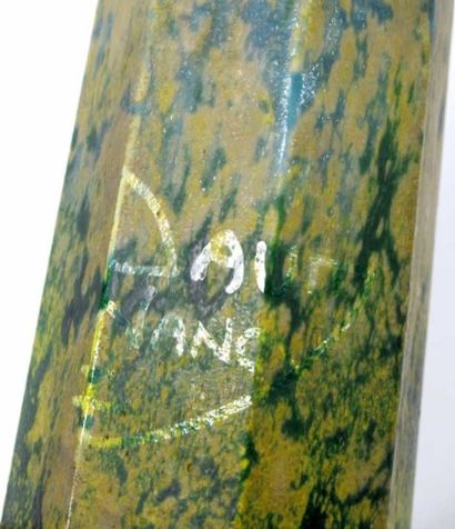 DAUM Nancy
Vase à pans coupés en verre marmoréen...