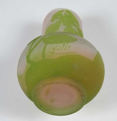 Etablissements GALLE Vase oignon en verre...