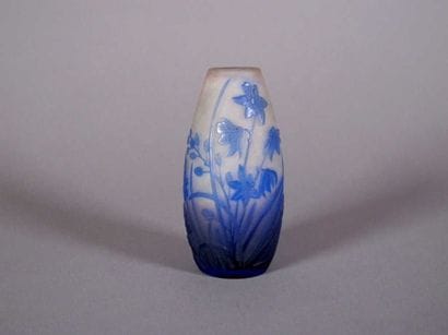 Etablissement GALLE Vase bombé en verre double...