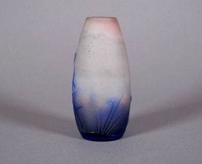 Etablissement GALLE Vase bombé en verre double...