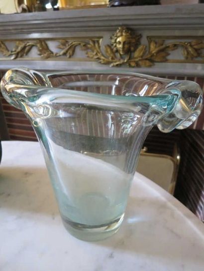 DAUM France
Vase évasé en cristal vert pale...