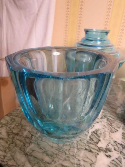 DAUM France
Vase à 9 pans ovoïde en verre...