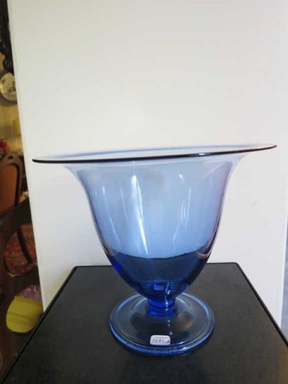 DAUM France
Vase tulipe évasé sur base circulaire...