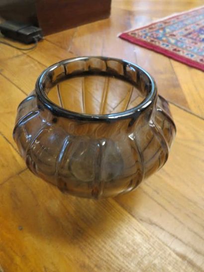 DAUM France
Vase sphérique sur talon et col...