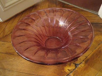 DAUM France
Vase évasé en verre rosé à veines...