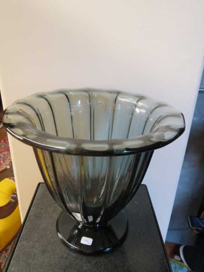 DAUM France
Vase tulipe sur pied circulaire...