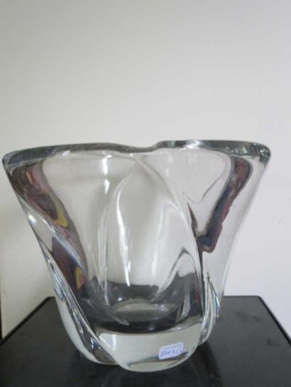 DAUM France
Vase à quatres torsades en cristal...