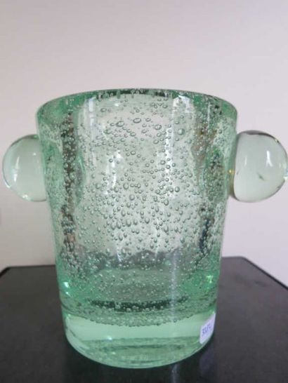 DAUM France
Bac en verre bullé vert pale...