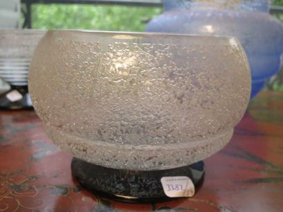 DAUM France
Coupe sphérique en verre givré...