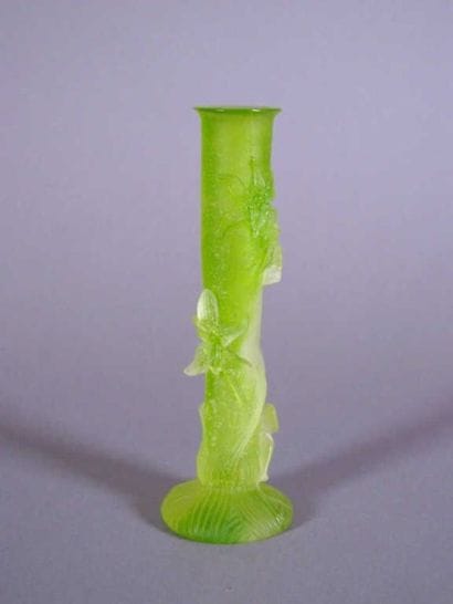 DAUM
Flambeau en pâte de verre anis à décor...